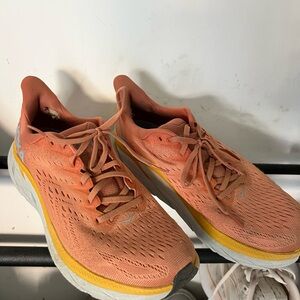 Hoka Clifton 8